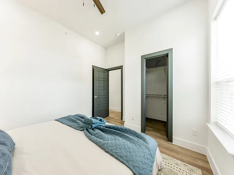 1004 Travis Ave #112 — Photo 12