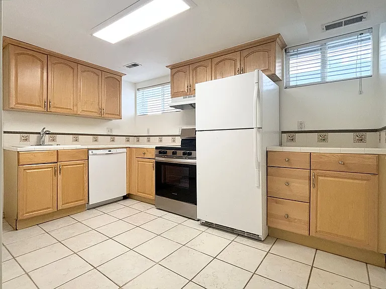 2028 E. Sunnyside Ave. — Photo 6