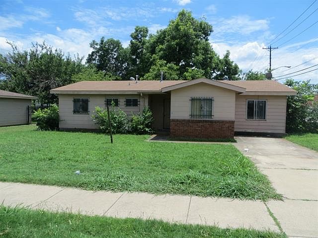 1st image of 900 E Bowie St