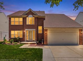 38206 Brook Dr, Sterling Heights, MI 48312