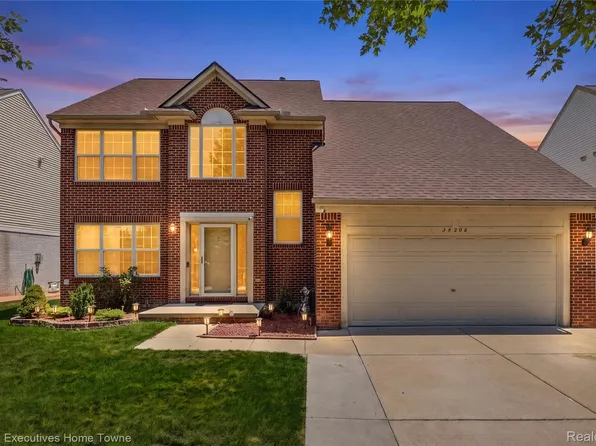 38206 Brook Dr, Sterling Heights, MI 48312