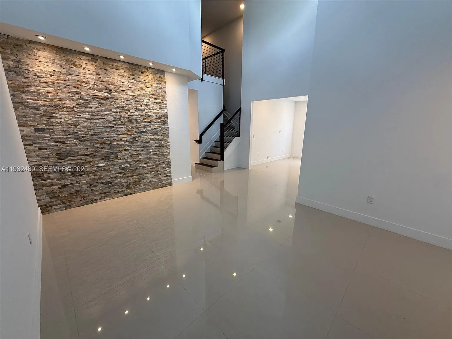 4 bed, 2559 sqft, $4,000 — Photo 4