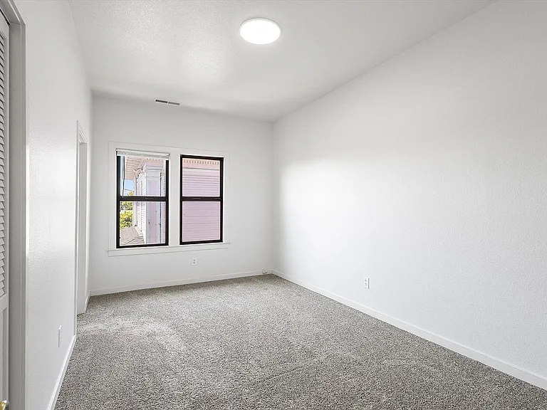 1336 1/2 Park Ave — Photo 14