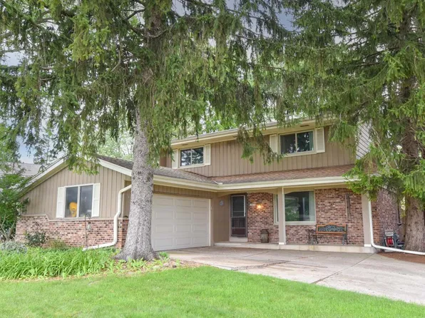 12450 W Ohio DRIVE, New Berlin, WI 53151
