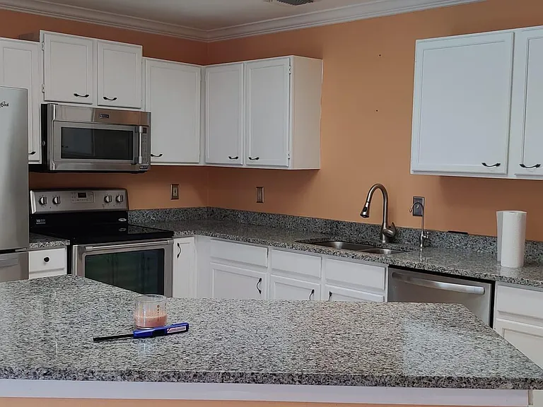kitchen (granite counters)