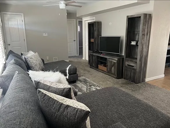 610 Kinnikinnik Dr — Photo 1