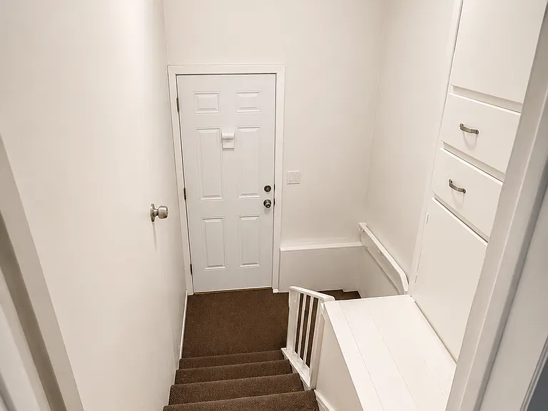 558 Eagle St #1 — Photo 12