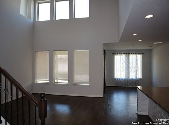 3rd image of 13923 Tribeca