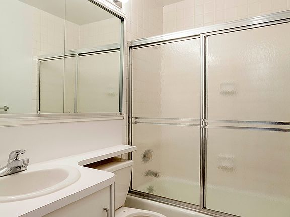 5th image of 330 E 39th St APT 29R