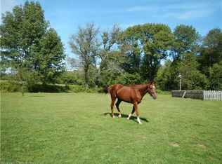 569 Hampton Rd, Pomfret Center, CT 06259