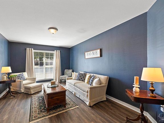 3rd image of 5101 English Oak Dr