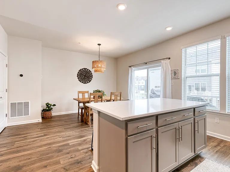 2050 Hinshaw Dr — Photo 16