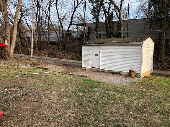 5th image of 124 E Oldham Ave