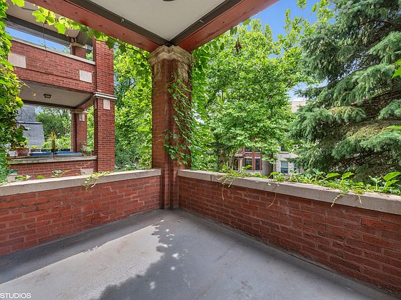 3rd image of 3827 N Kenmore Ave #2N