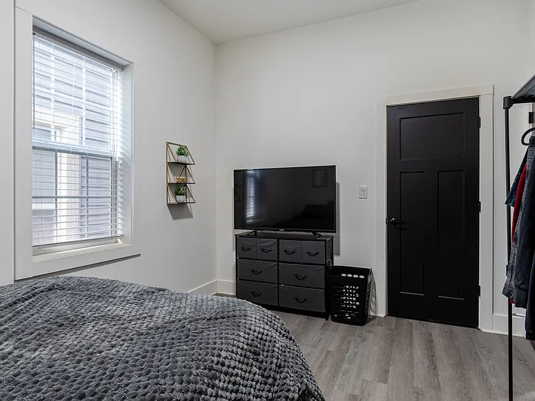 1654 S Talbott St — Photo 8