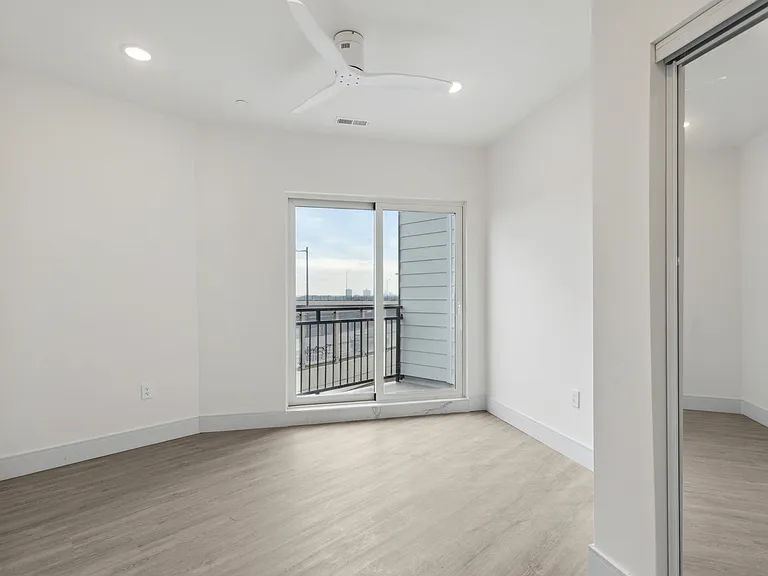 1221 E Fletcher St #310A — Photo 8