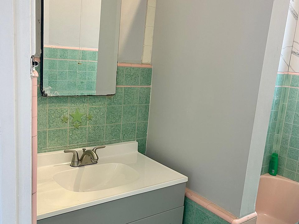 1st image of 314 E Oak St #314