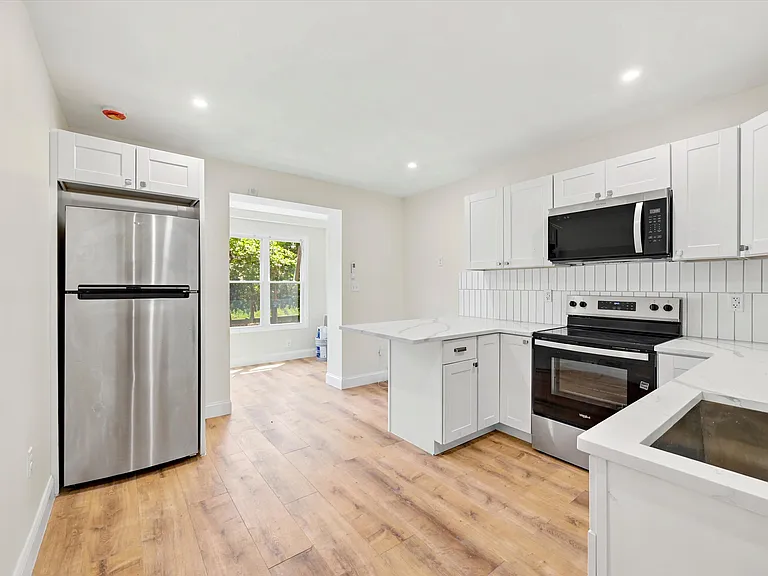 6419 Race St #B — Photo 5
