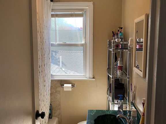 4th image of 4-02 Bergen Ave Floor 2