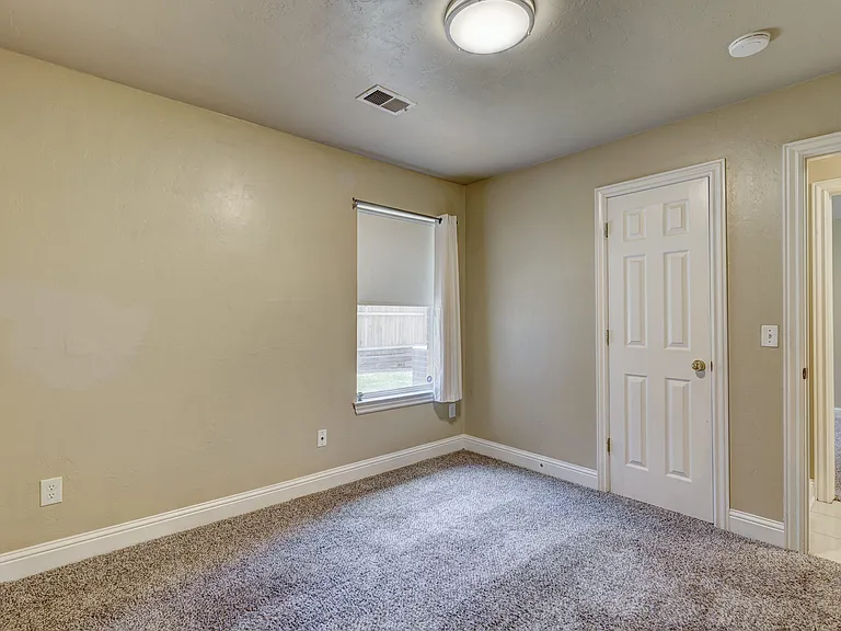 2104 Del Simmons Dr — Photo 31