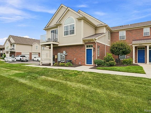 3rd image of 28248 S Pointe Ln