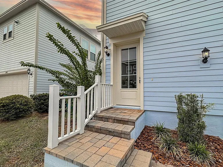 13825 Lippman Aly — Photo 1