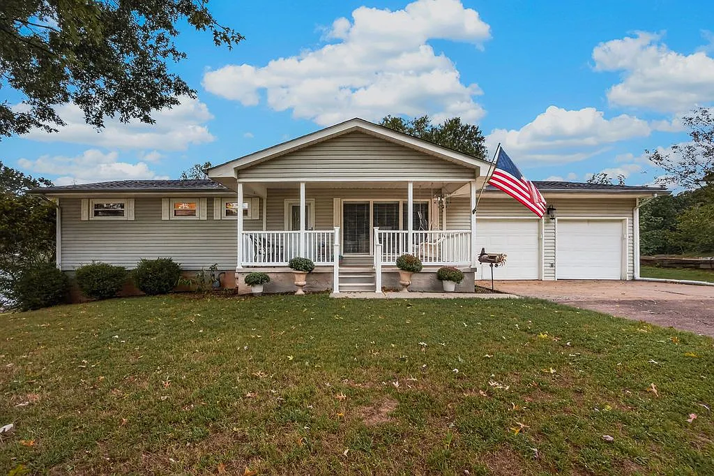 3 bed, 2.5 bath, 1720 sqft, $2,450 — Photo 4