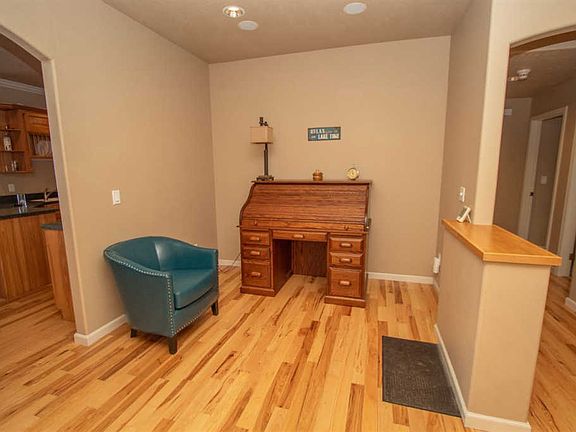 3rd image of 1112 Gordon Dr #4