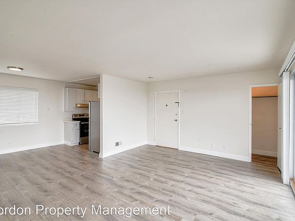 5th image of 30 Parkridge Dr #14
