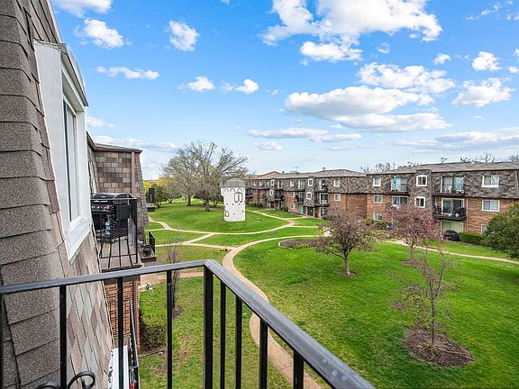 3rd image of 9381 Bay Colony Dr APT 3S