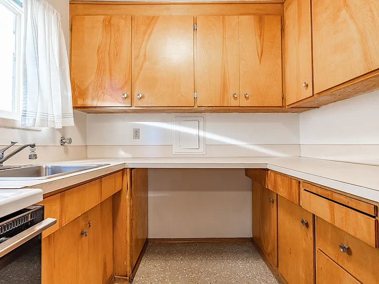3615 & 3621 Town Home Apartments — Photo 18