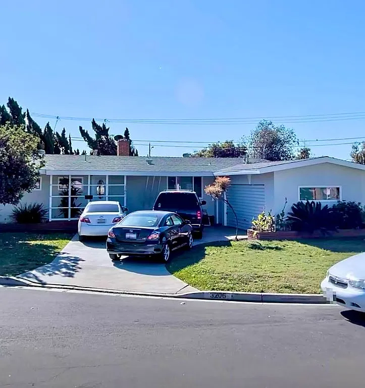 3206 W Oaklawn Dr — exterior photo