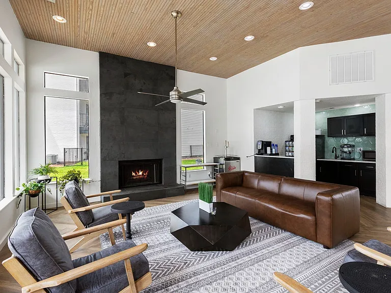 Leasing Center
