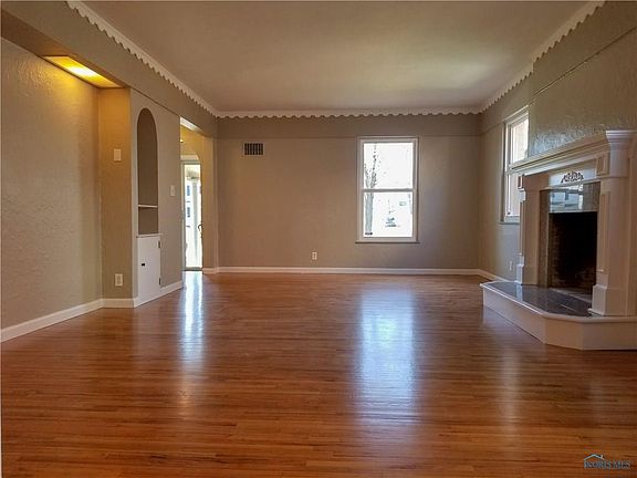 2nd image of 2914 Kenwood Blvd
