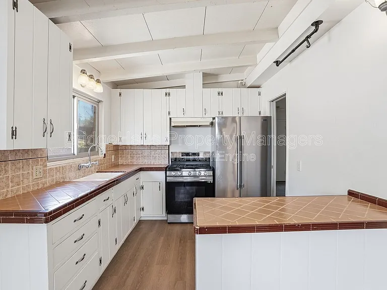 7562 Zemco Dr — Photo 10