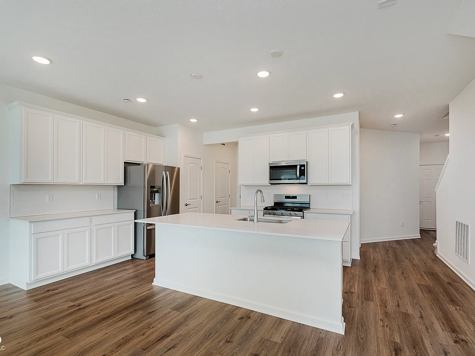 3 bed, 1883 sqft, $2,500 — Photo 2