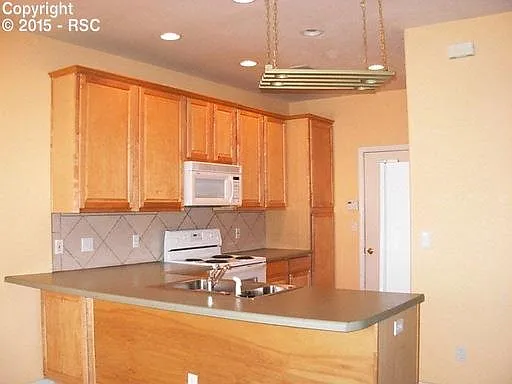3 bed, 2.5 bath, 1351 sqft, $1,900 — Photo 2