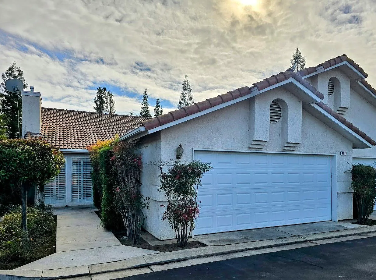 3 bed, 1275 sqft, $2,300 — Photo 1