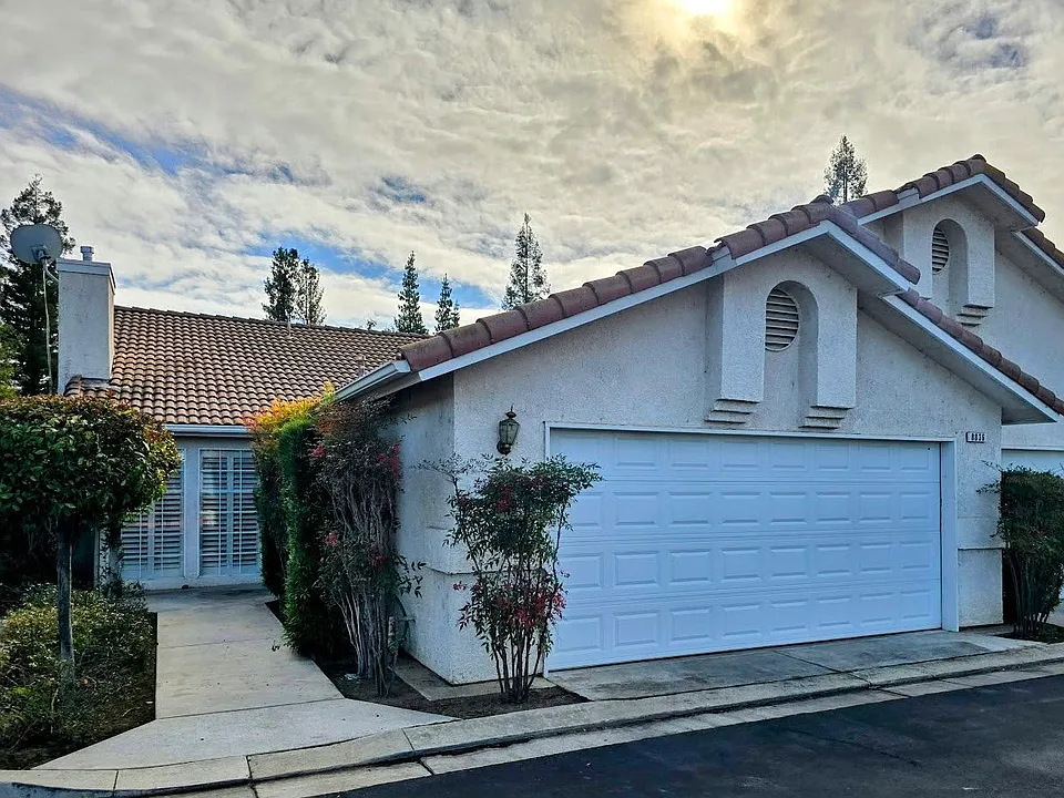 8836 N Del Mar Ave