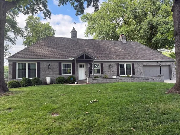 2016 W 83rd Ter, Leawood, KS 66206