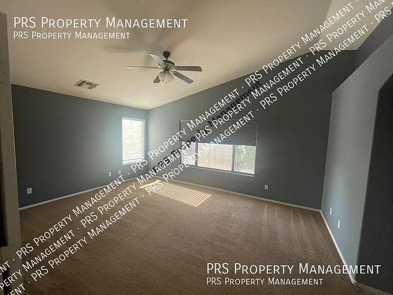 1053 W Bruce Ave — Photo 16