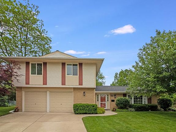 2nd image of 409 Chopin Ct