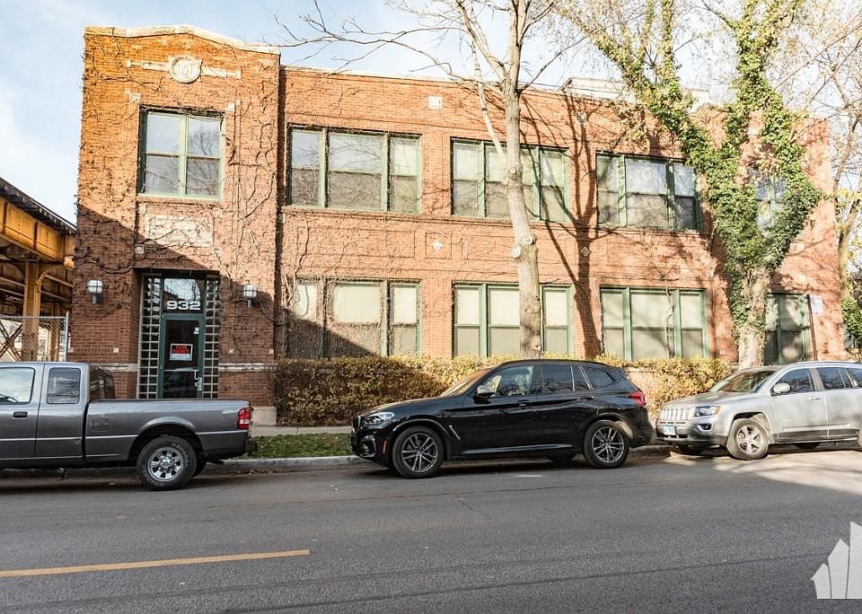 1st image of 932 W Wrightwood Ave #Cs