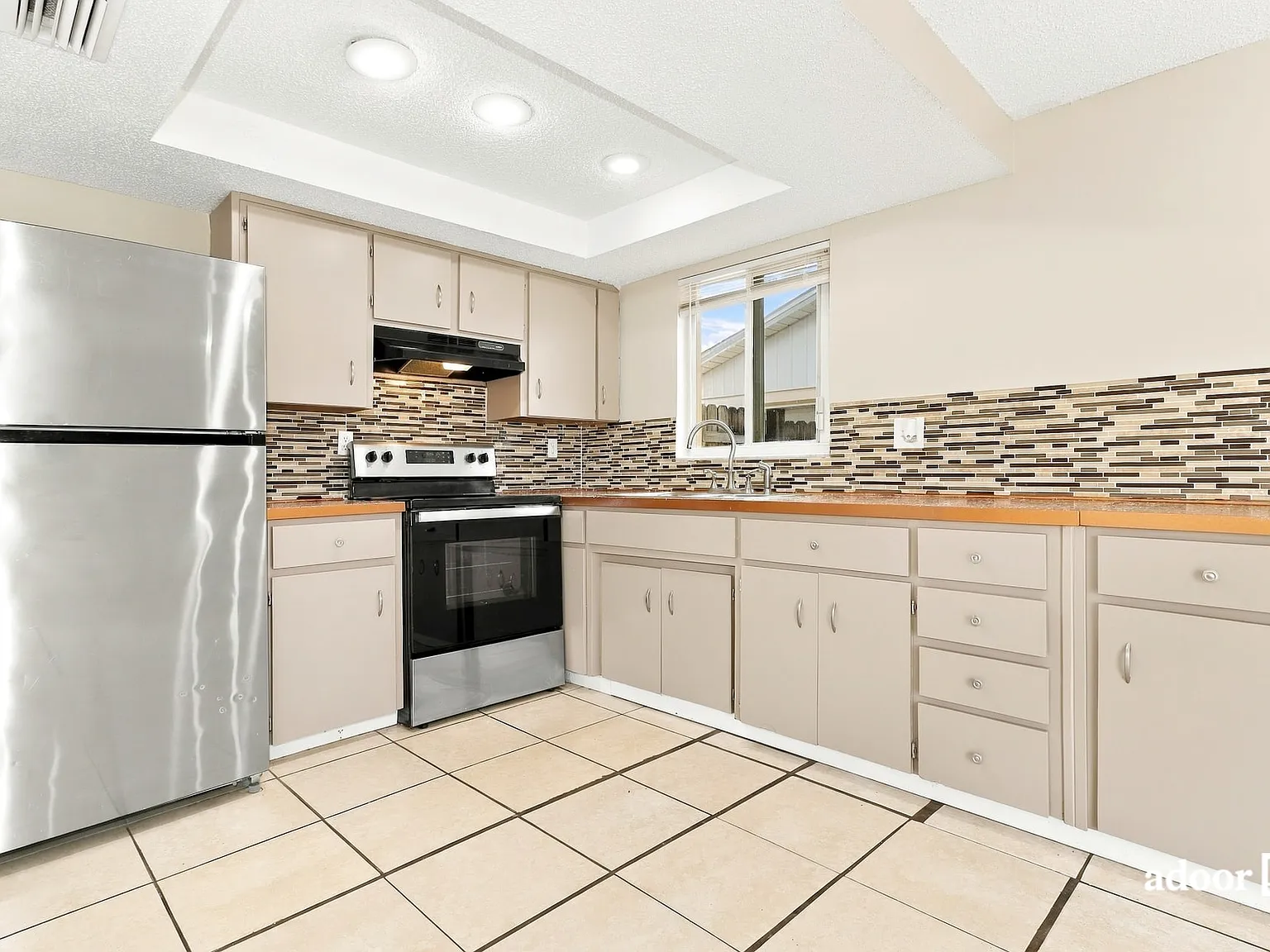 3 bed, 2.0 bath, 1595 sqft, $1,945 — Photo 2