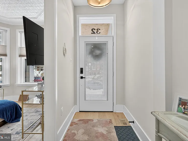 32 Adams St NW — Photo 5
