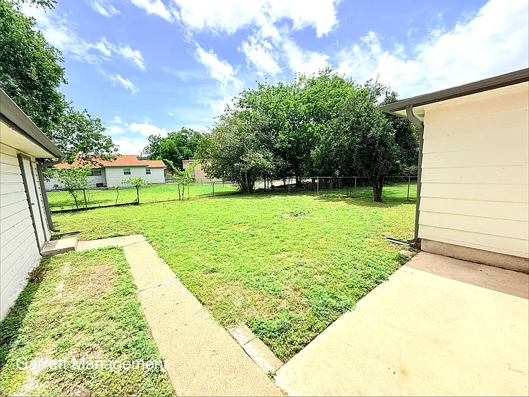 403 Veterans Ave — Photo 11