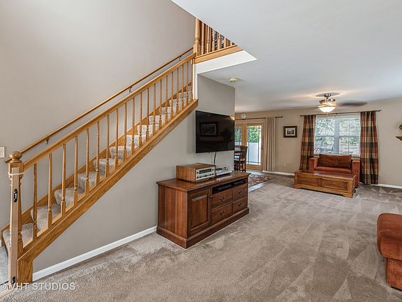 3rd image of 860 N Forest Ave