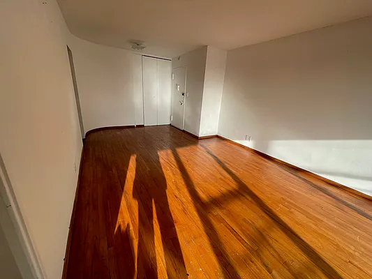 Rented by Bank Neary | media 7