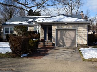 9 Joseph St, New Hyde Park, NY 11040