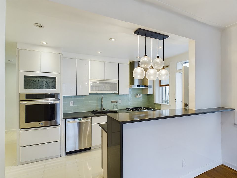 1st image of 2361 Crescent St #1